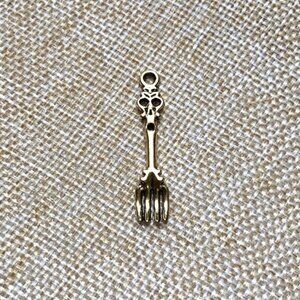 🔴 5 for $10 ONE Vintage Style Gold Tone Fork Pendant